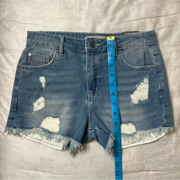 Tractr High Rise Weekender Shorts - Picture 10 of 11